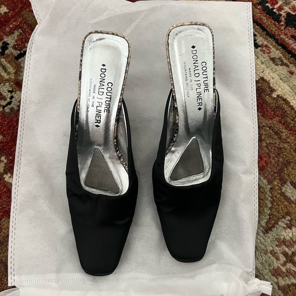 Couture Donald J Pliner kitten heel